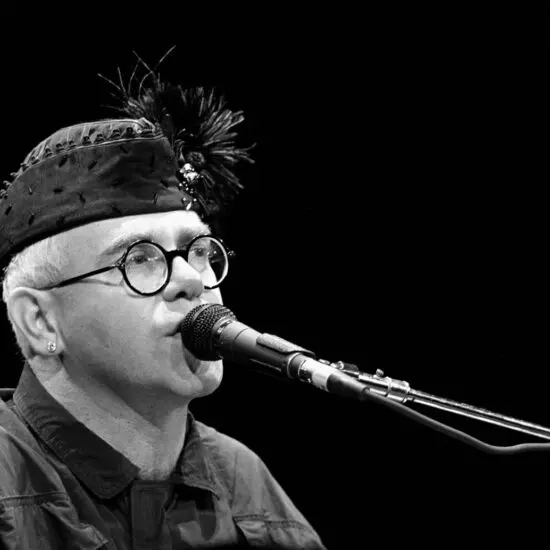 202887257-elton-john-550x550